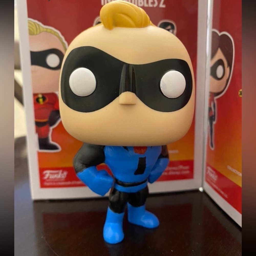Custom blue suit Mr. Incredible funko pop